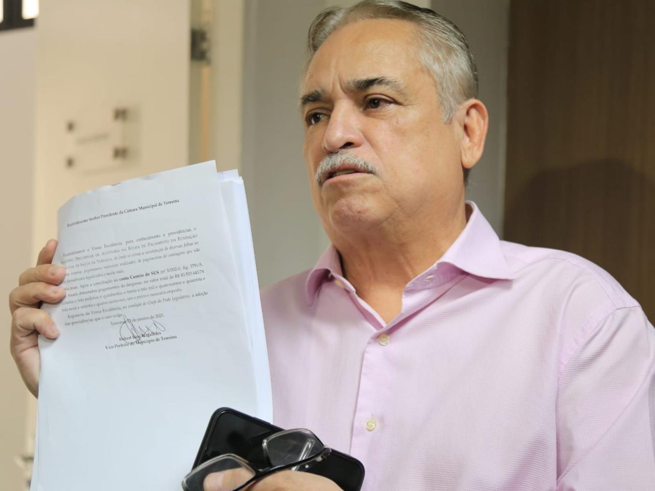'Quem comanda a prefeitura é a família dele', declara Rios sobre denúncias contra Dr. Pessoa